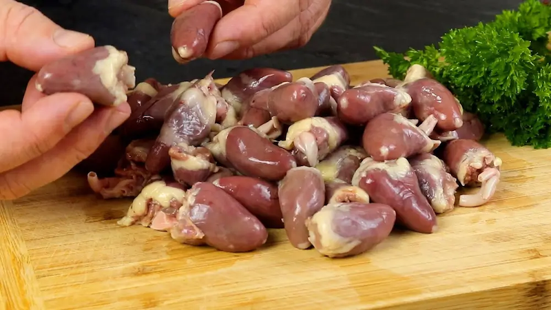 Скільки варити курячі серця: точний час та підготовка